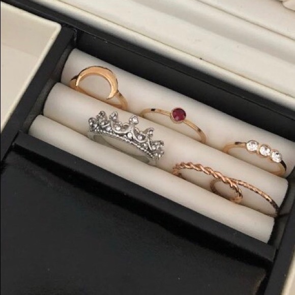 Silver Crown Ring - Picture 4 of 8